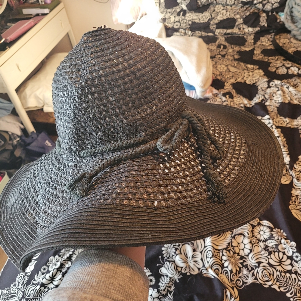 Floppy sun hat - Picture 2 of 4